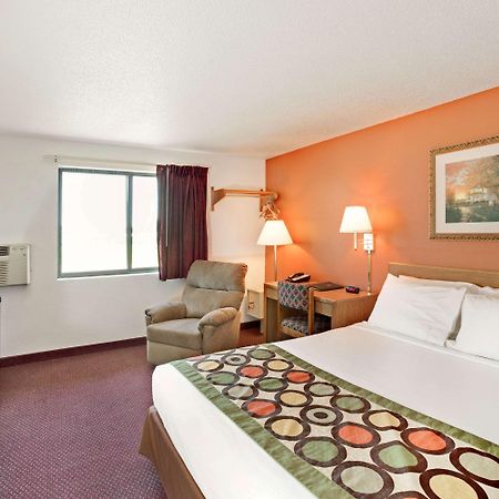 Super 8 By Wyndham Aberdeen East Экстерьер фото