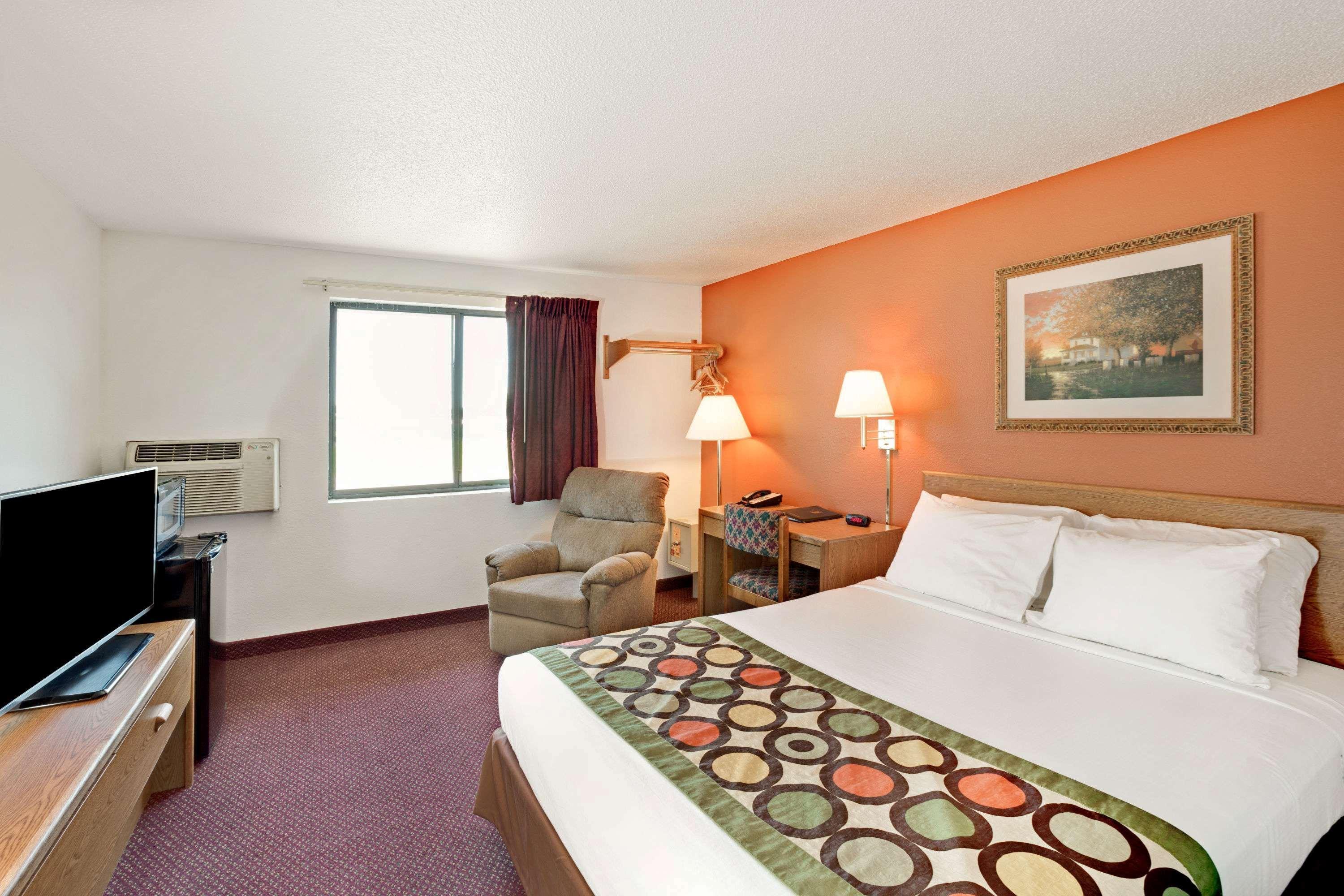 Super 8 By Wyndham Aberdeen East Экстерьер фото