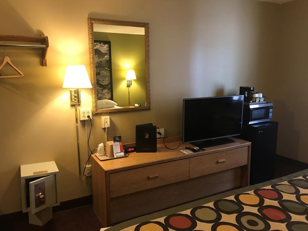 Super 8 By Wyndham Aberdeen East Экстерьер фото